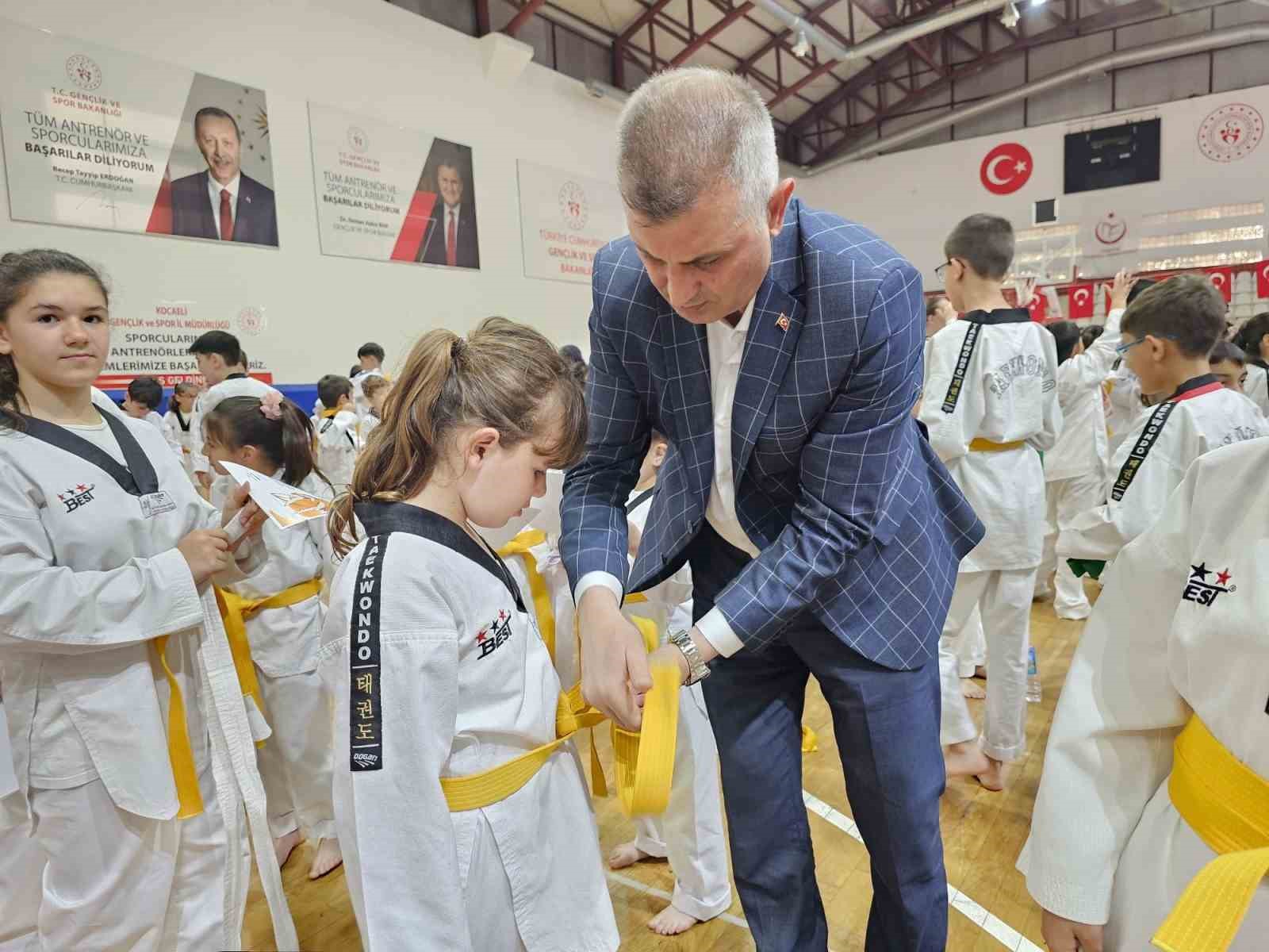 G&ouml;lc&uuml;k&rsquo;te 305 tekvando sporcusu kuşak atlama heyecanı yaşadı