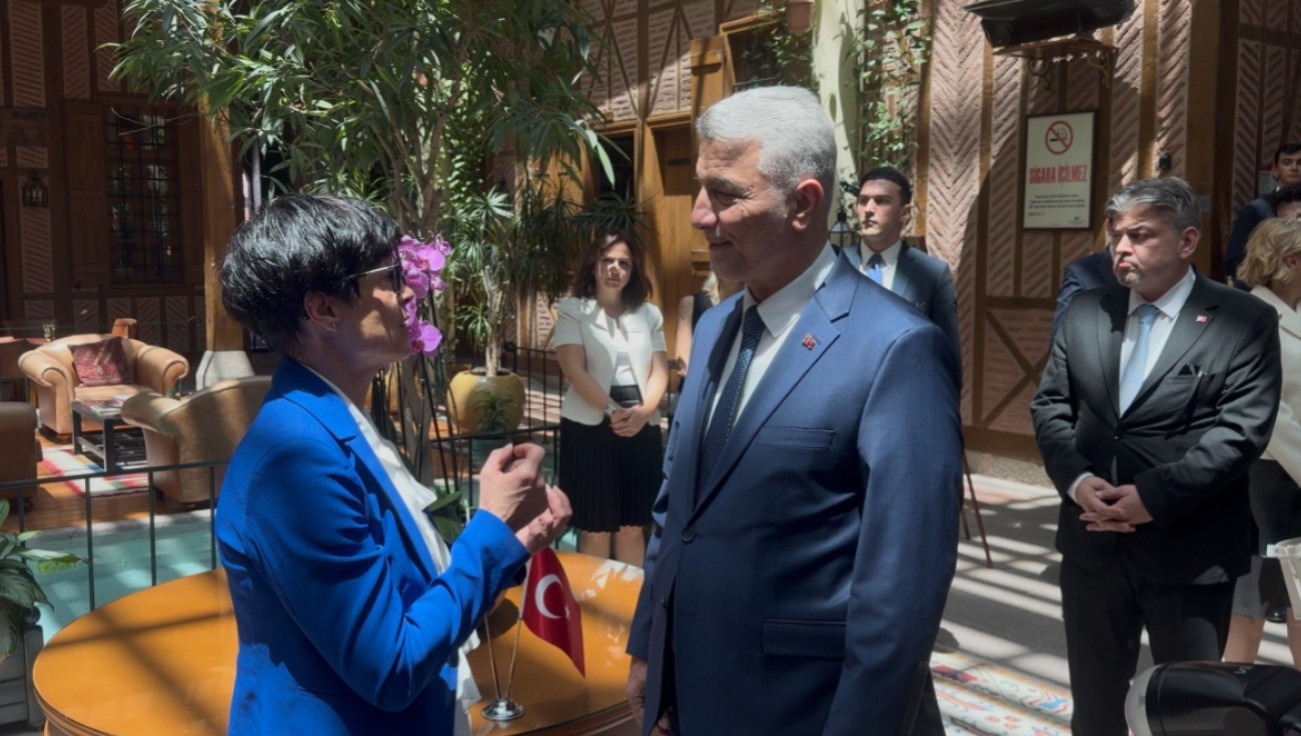 Bakan Bolat AB Genişleme Komiseri Marta Kos ile g&ouml;r&uuml;şt&uuml;