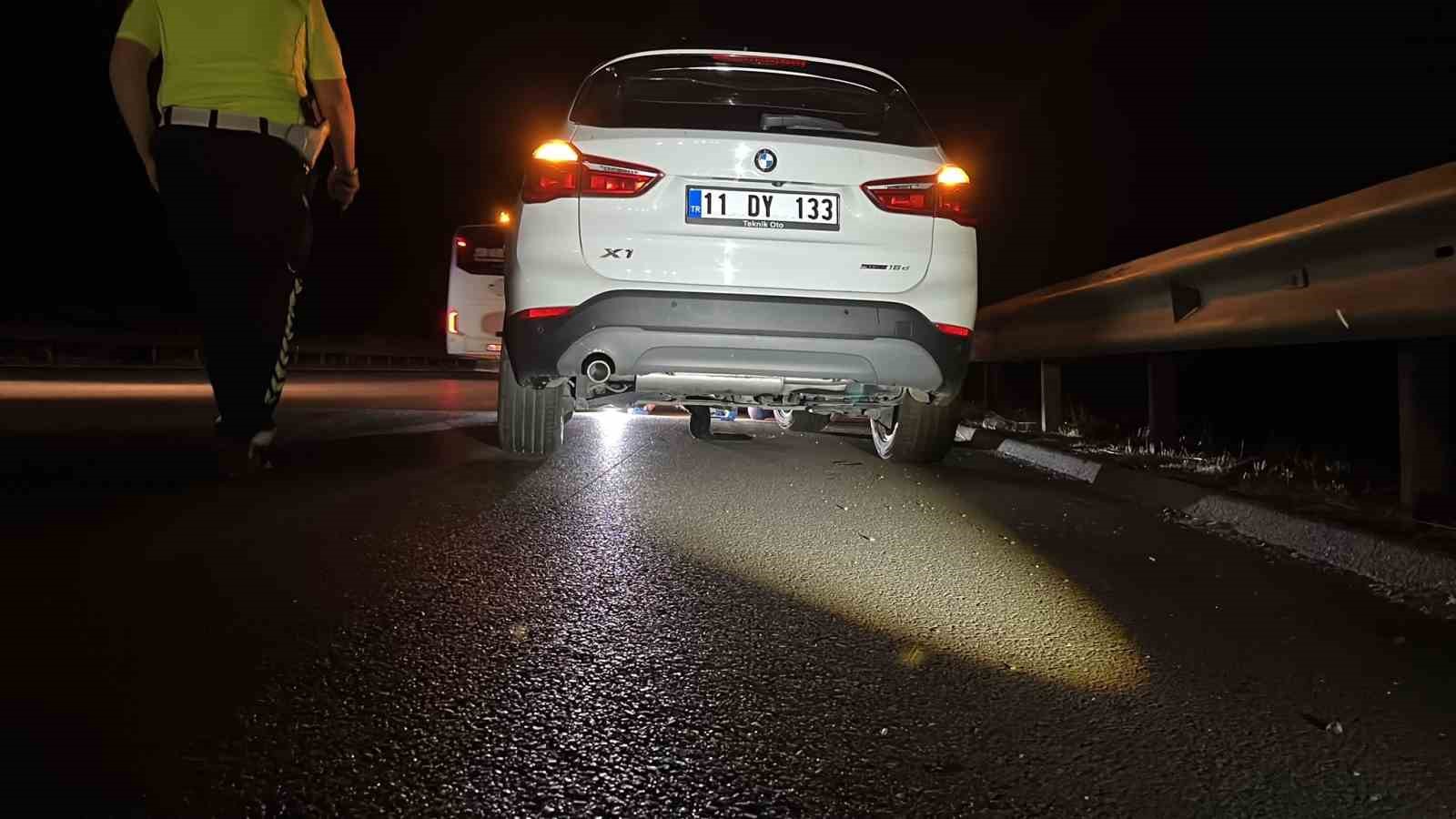Otobanda yolun karşısına ge&ccedil;erken tır &ccedil;arpan şahıs hayatını kaybetti