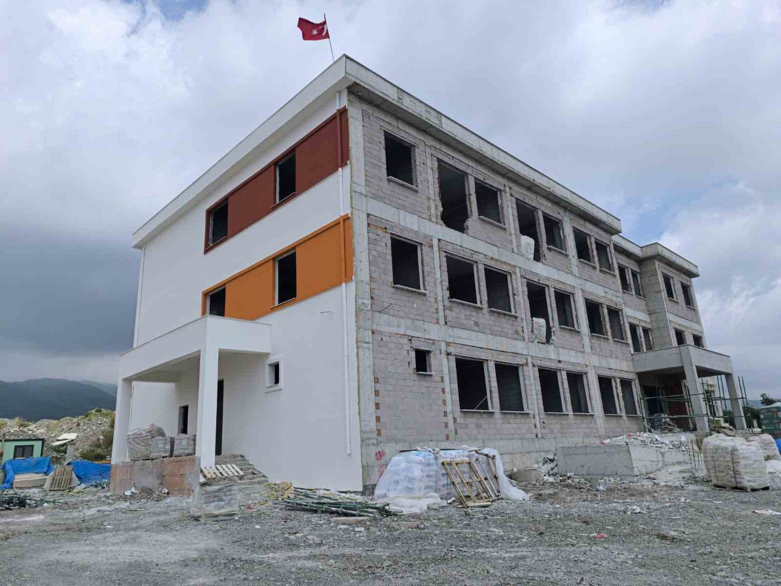 Erzin&rsquo;de okul inşaatlarında &ccedil;alışmalar s&uuml;r&uuml;yor