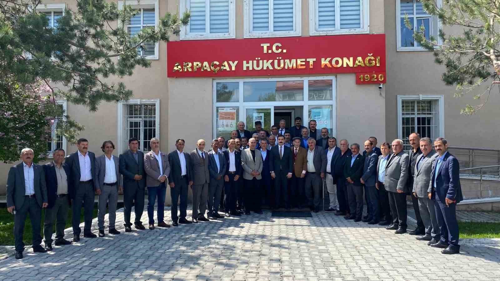 Arpaçay’da değerlendirme toplantısı: Kaymakam Akköz muhtarların taleplerini dinledi