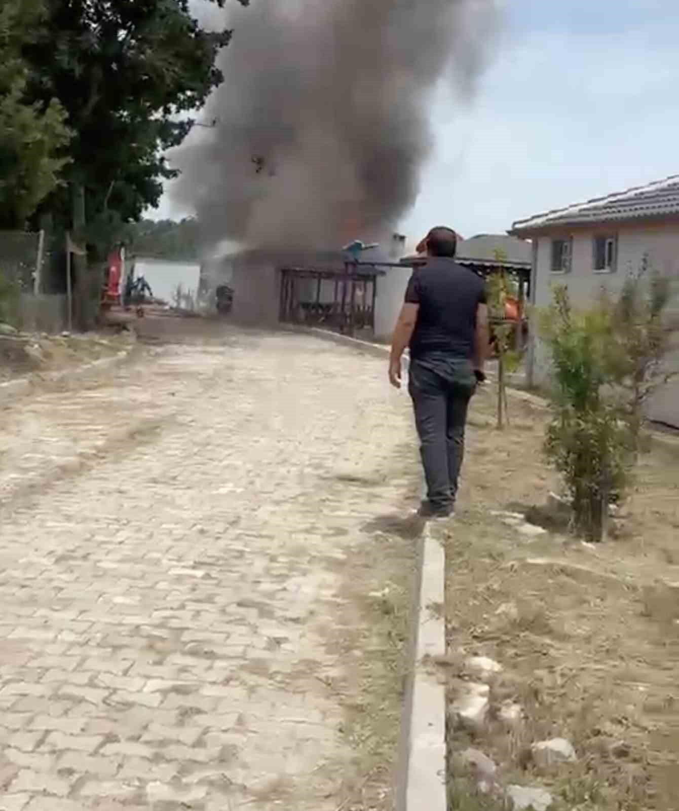 Bağ evinde &ccedil;ıkan yangına itfaiye m&uuml;dahale etti