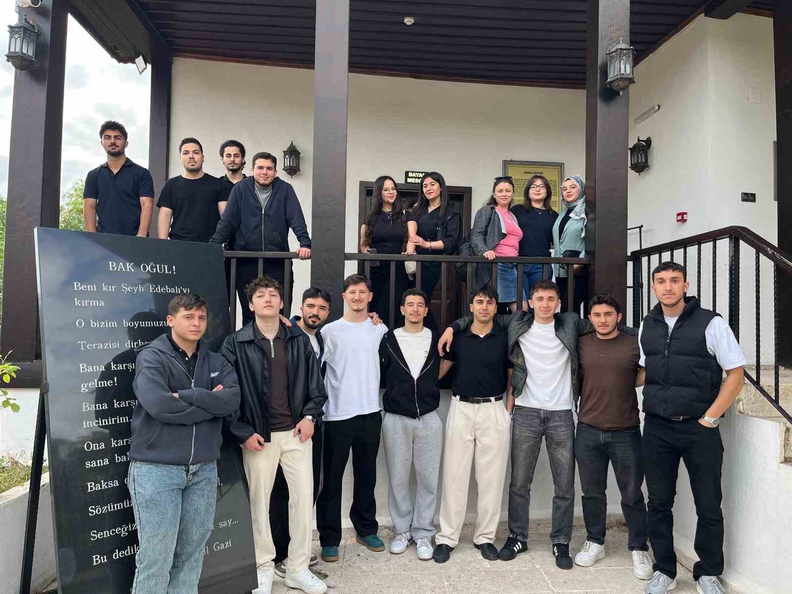 &Ouml;ğrenciler tarihi ve kamp&uuml;s alanlarını gezdi