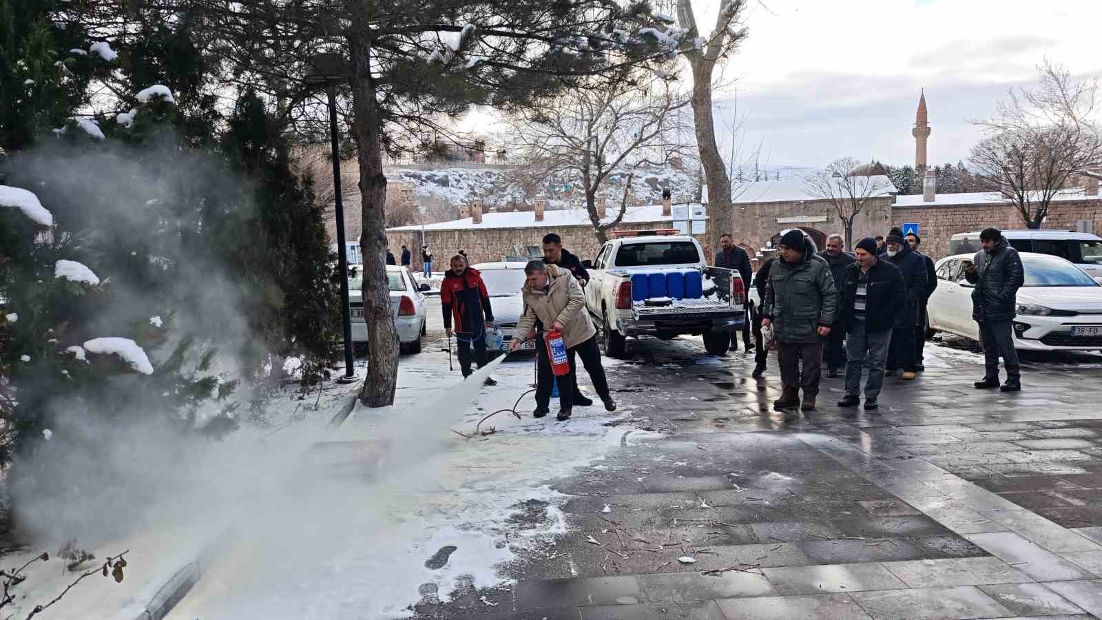 B&uuml;y&uuml;kşehirden 16 il&ccedil;ede din g&ouml;revlilerine afet ve yangın eğitimi: Bin 740 personele farkındalık &ccedil;alışması