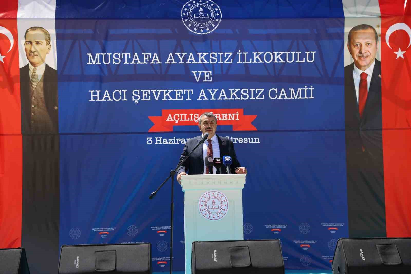 Bakan Yusuf Tekin Giresun&rsquo;da hayırsever desteğiyle yapılan okul ve camiyi hizmete a&ccedil;tı