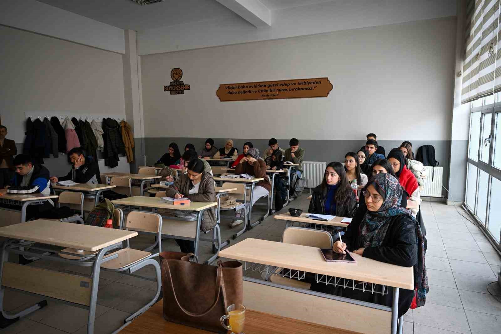B&uuml;y&uuml;kşehir Belediyesi 507 YKS &ouml;ğrencisini sınava hazırladı