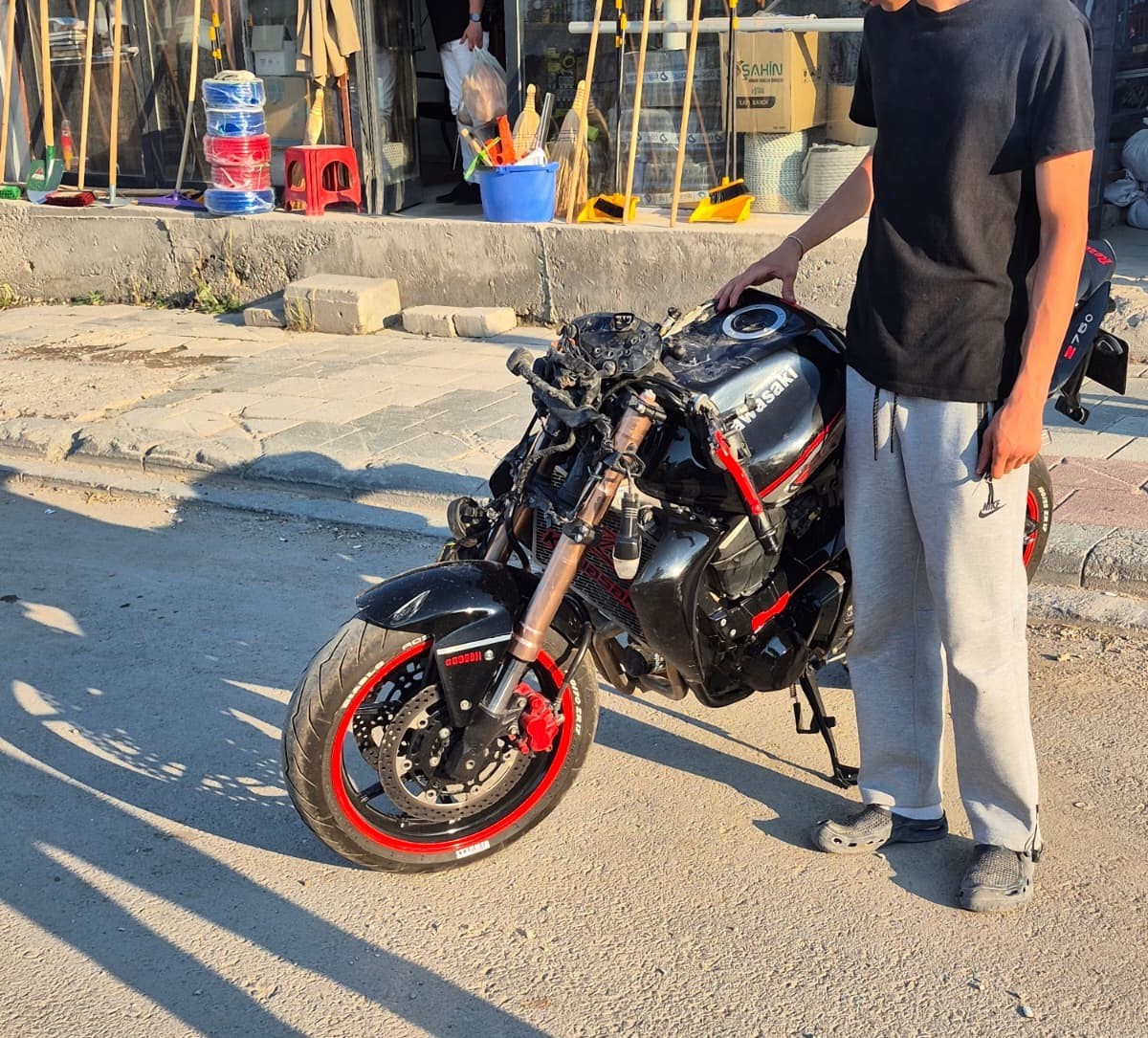 Ak&ccedil;adağ&rsquo;da otomobil ile motosiklet &ccedil;arpıştı: 2 yaralı