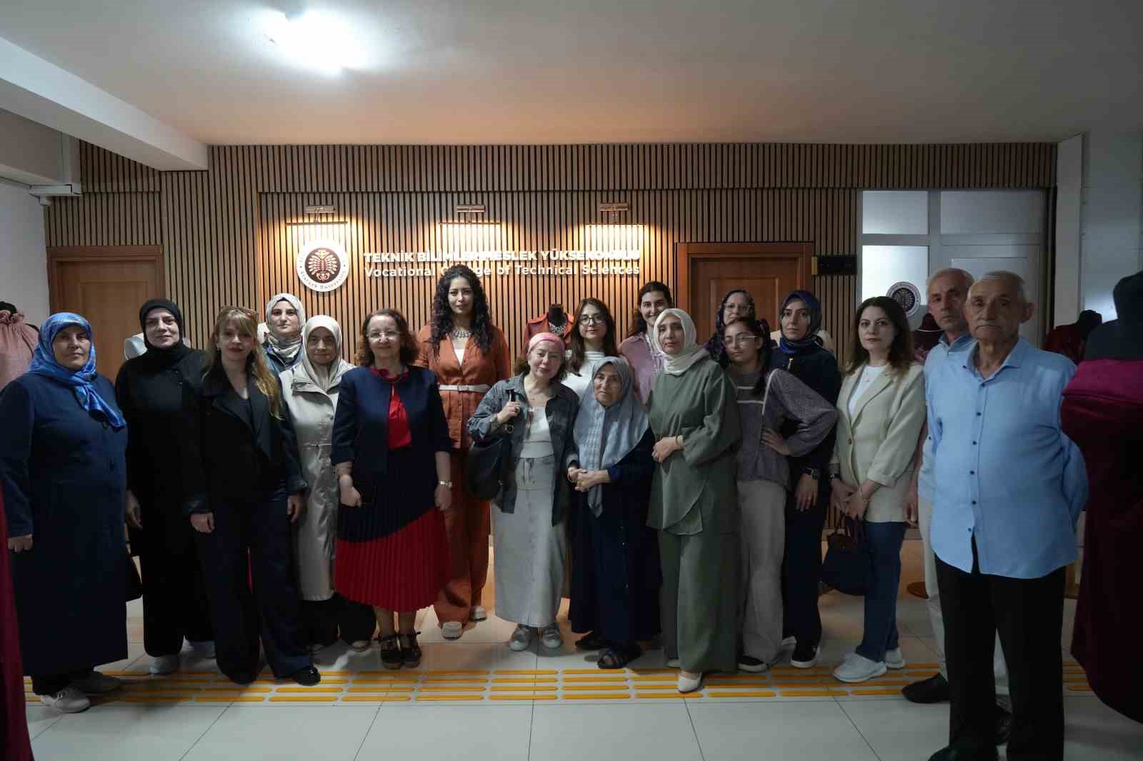 Bir kadının iğnesinden d&ouml;k&uuml;len zarafet