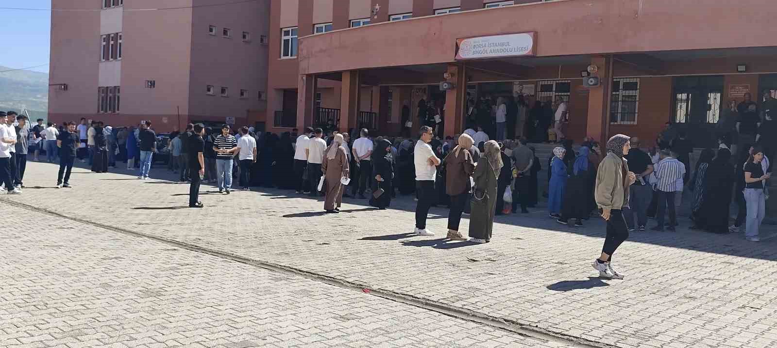 Bing&ouml;l&rsquo;de YKS heyecanı s&uuml;r&uuml;yor