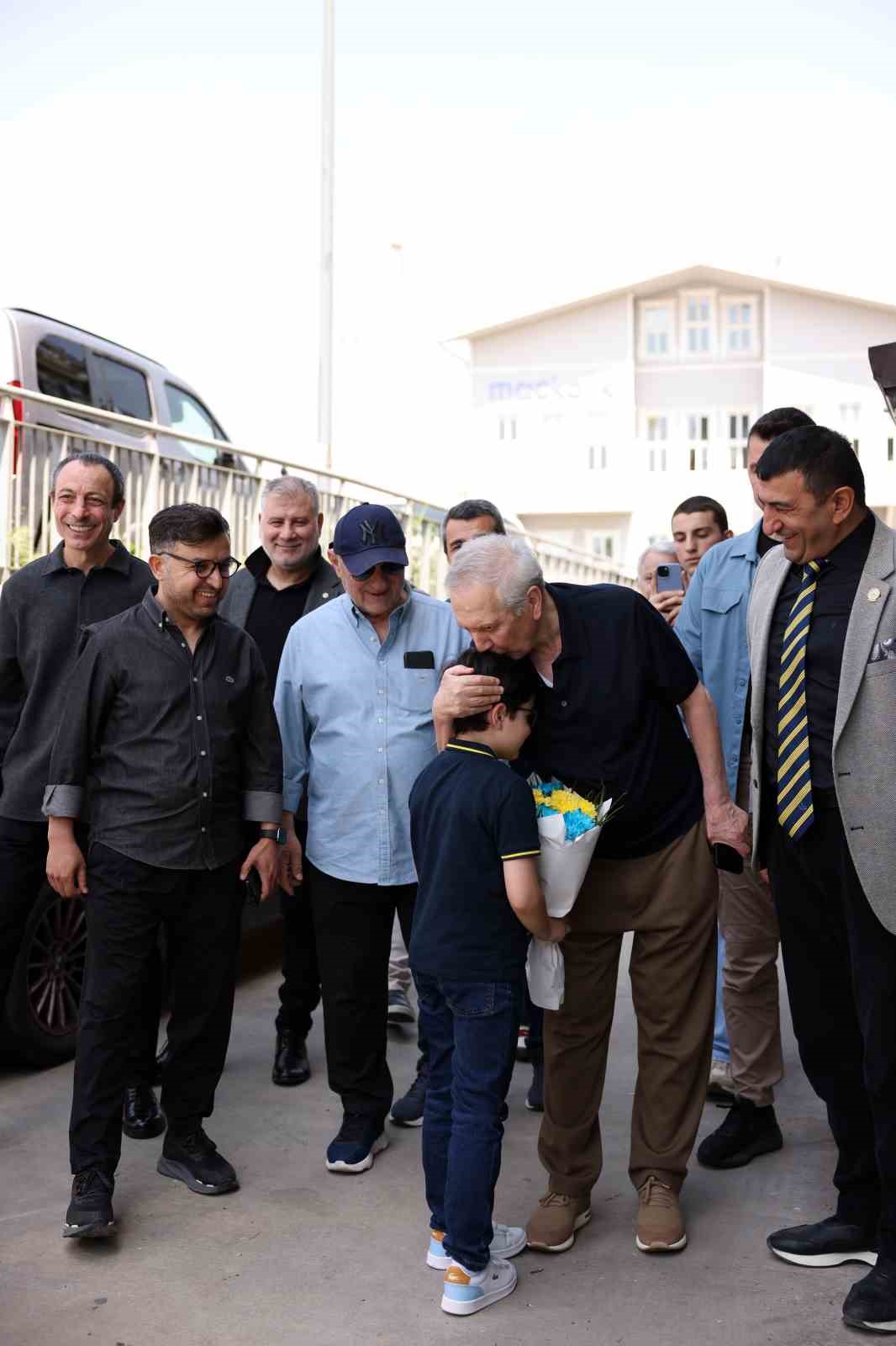 Aziz Yıldırım, şampiyon boks&ouml;rlerle bir araya geldi