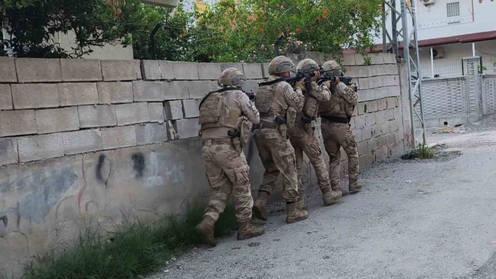 Vatandaşlara usuls&uuml;z sağlık raporu aldırarak kamuyu 200 milyon TL zarara uğratan &ouml;rg&uuml;te operasyon