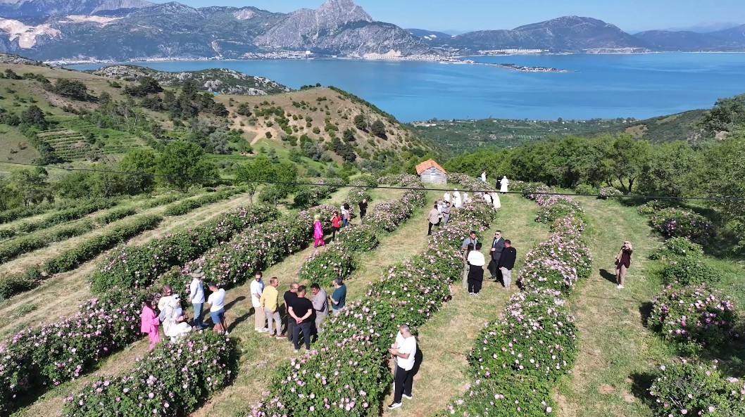 Isparta&rsquo;da festival coşkusu devam ediyor: Eğirdir G&ouml;l&uuml; manzarasıyla g&uuml;l topladılar